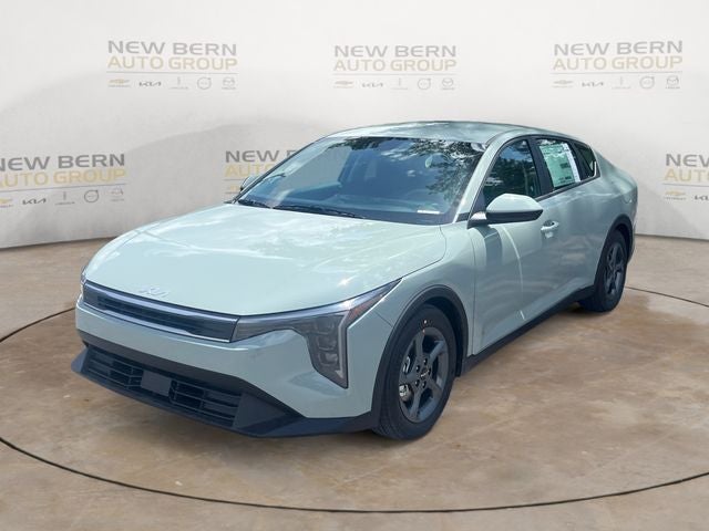 2026 Kia K4 LXS AT's photo