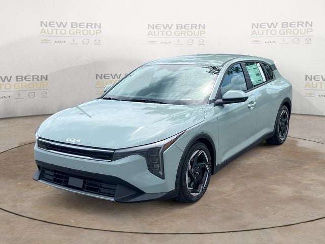 2026 Kia K4 EX AT Hatchback's photo