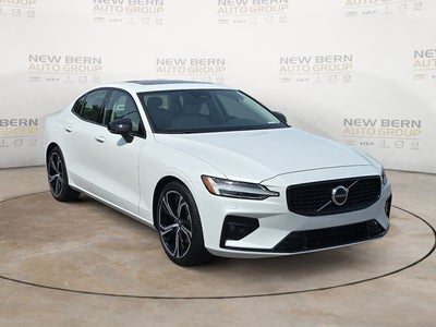 2024 Volvo S60 B5 Core Dark Theme