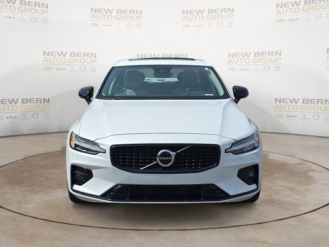 2024 Volvo S60 B5 Core Dark Theme