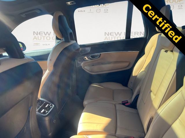 2022 Volvo XC90 Recharge Plug-In Hybrid T8 Inscription 7 Passenger
