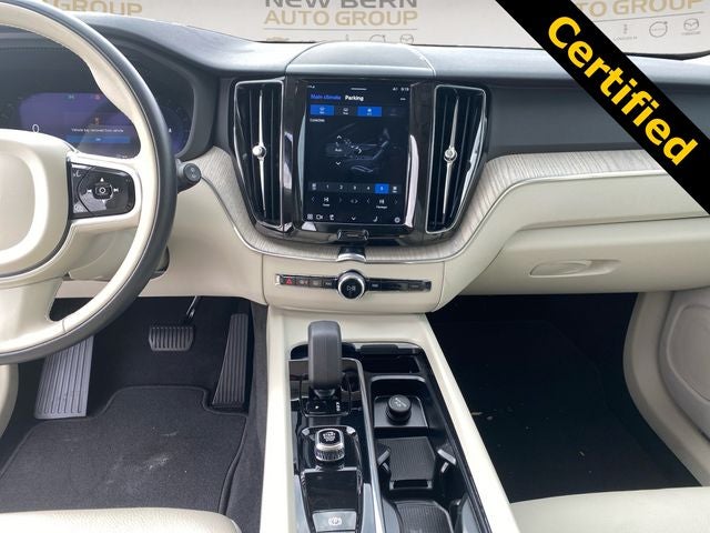 2023 Volvo XC60 B5 Plus Bright Theme
