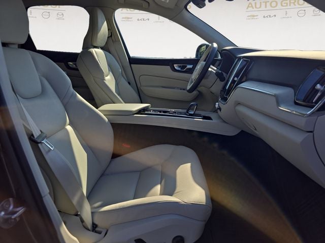 2024 Volvo XC60 B5 Plus Dark Theme