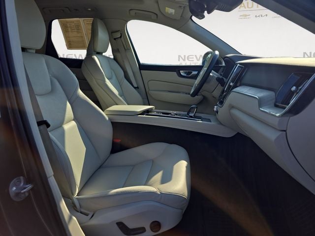 2024 Volvo XC60 B5 Plus Dark Theme