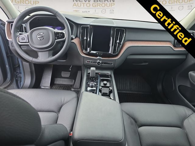 2023 Volvo XC60 B5 Plus Dark Theme