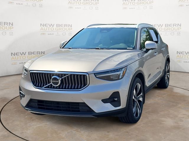 2024 Volvo XC40 B5 Plus Bright Theme