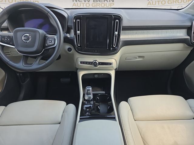 2024 Volvo XC40 B5 Plus Bright Theme