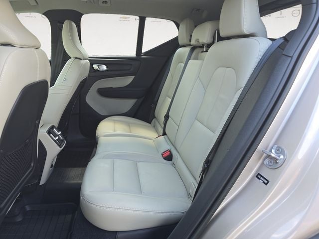2024 Volvo XC40 B5 Plus Bright Theme