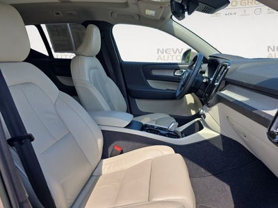 2024 Volvo XC40 B5 Plus Bright Theme