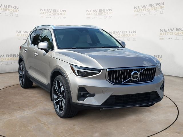 2024 Volvo XC40 B5 Plus Bright Theme