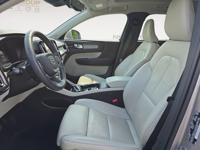 2024 Volvo XC40 B5 Plus Bright Theme