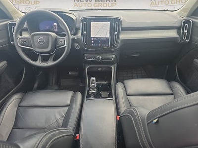2023 Volvo XC40 B5 Plus Dark Theme