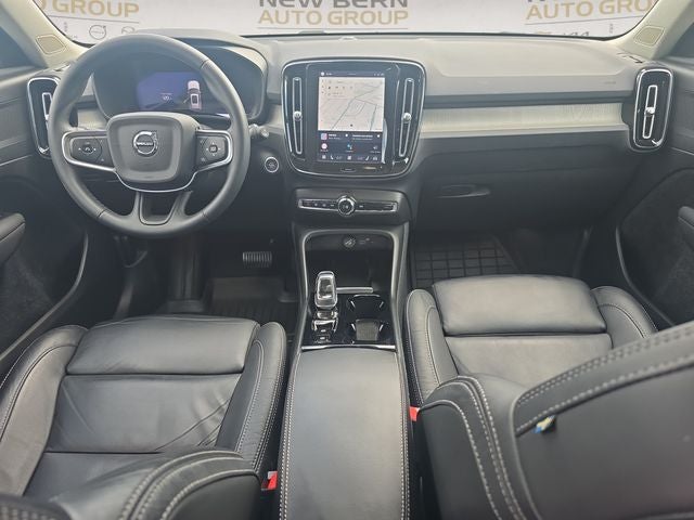 2023 Volvo XC40 B5 Plus Dark Theme