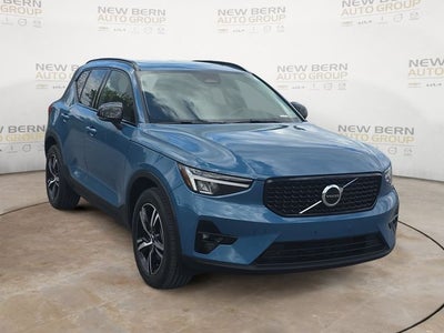 2023 Volvo XC40 B5 Plus Dark Theme