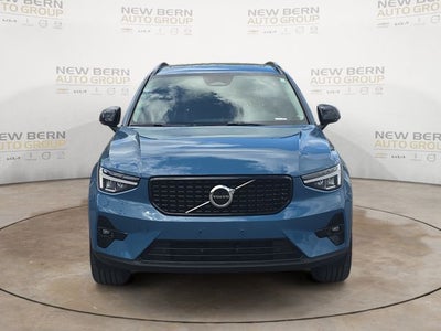 2023 Volvo XC40 B5 Plus Dark Theme