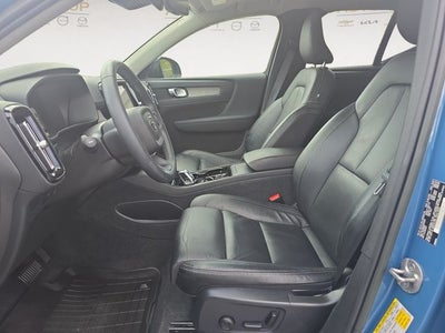 2023 Volvo XC40 B5 Plus Dark Theme