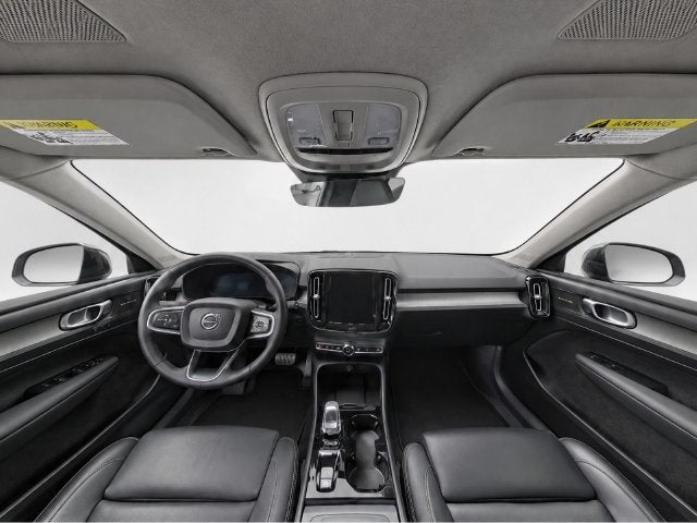 2025 Volvo XC40 B5 Ultra Dark Theme
