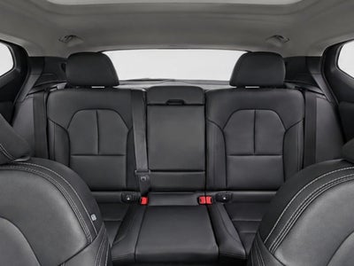 2025 Volvo XC40 B5 Ultra Dark Theme