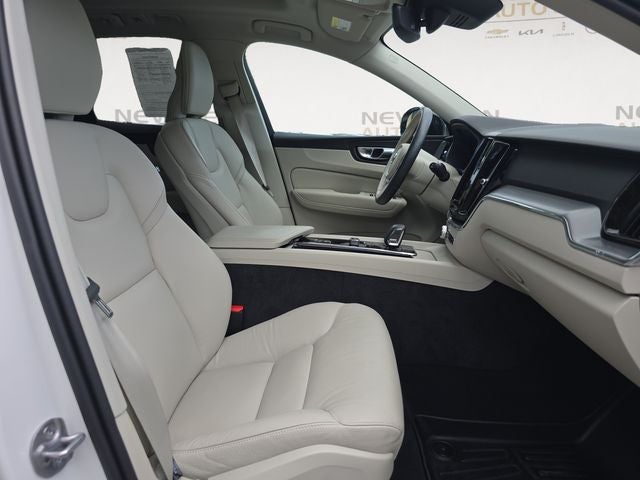2025 Volvo XC60 B5 Core