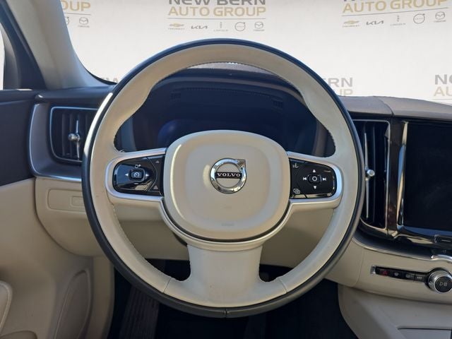 2025 Volvo XC60 B5 Core